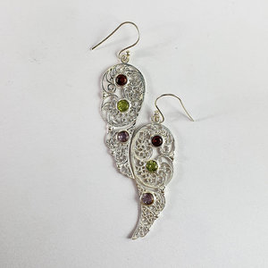 Boucles d'oreilles pendantes en argent 925, filigrane, multi-pierres grenat, péridot, améthyste, style bohème, à porter à toute occasion - Product Image 1
