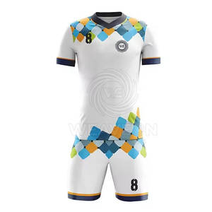 Ensemble de maillots et shorts de football pour hommes sur mesure de haute qualité, couleurs personnalisées, respirant, impression par transfert thermique, découpe automatisée - Product Image 1