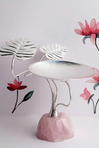ขาตั้งจานสีโรสควอตซ์และเครื่องเงินที่สวยงาม - Product Image 2