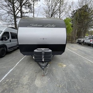 Remolque de Campamento Usado E-a-s-t To West S-i-l-v-e-r L-a-k-e 2300RD 2025 en Venta para Camping y Viajes - Product Image 1