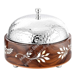 จานเสิร์ฟอาหารทรงกลมสไตล์โมเดิร์นหรูหราทำด้วยมือไม้และโลหะอุปกรณ์สำหรับรับประทานอาหารพร้อมโดมฝาครอบอาหาร - Product Image 3