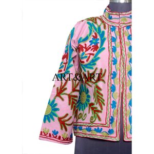 Chaqueta Boho de Algodón con Bordado Suzani de Pato Hecho a Mano, Acolchada, Ecológica, Transpirable y Personalizable, con Diseño Floral Artístico - Product Image 2