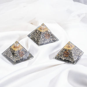 Vente en gros de pyramides de guérison en orgone et pyrite, pierres semi-précieuses pour la méditation et la décoration - Product Image 1