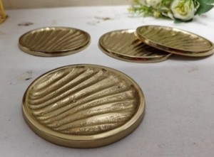 Taille personnalisée ustensiles de cuisine tapis à la mode en aluminium poli or tasse à thé et café sous-verres de boisson utilisation de décoration de table - Product Image 5