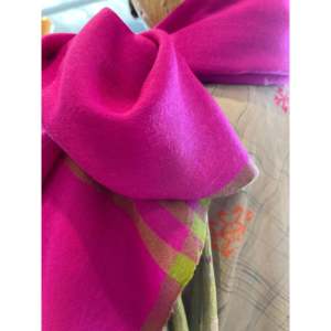 Pashmina Larga en Color Fucsia para Invierno y Primavera, Elegante y Larga - Product Image 4