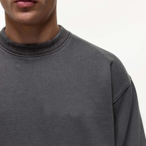 Sweat-shirt gris lavé à la mode avec tissu doux et coupe décontractée parfait pour le style et la superposition de tous les jours - Product Image 4