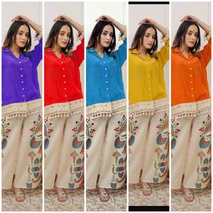 Una parte superior cortada con hermosos botones y encaje en el dobladillo de la parte superior con divisor de contraste con hermosa impresión digital - Product Image 6