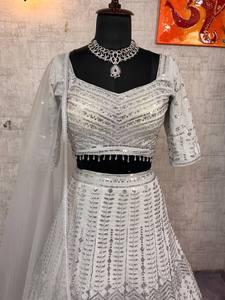 Lehenga Choli de mariée de qualité supérieure avec dupatta pour les tenues de mariage, réception, mehendi et sangeet, disponible à prix d'exportation - Product Image 4