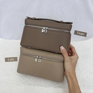 กระเป๋าถือผู้หญิงคุณภาพสูง ผลิตจากหนัง PU  รับผลิตตามแบบที่ต้องการทุกรายละเอียด ราคาโรงงาน รับผลิตแบบ OEM ODM  พร้อมบริการสกรีนโลโก้ - Product Image 3