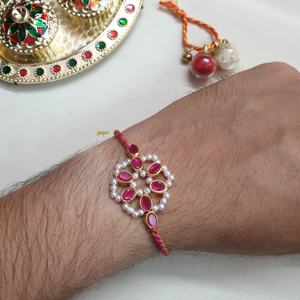 Rakhi ไข่มุกลายดอกไม้การ์ตูนสีชมพูสำหรับน้องชายกำไลทางศาสนาที่ทันสมัยมีเพชรและทองเหลือง/ซิลิโคนของขวัญสำหรับเด็ก - Product Image 1