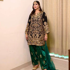 ชุดปาร์ตี้ออกแบบด้านบนด้านล่างและ dupatta ที่มีเลื่อมและงานปัก zari - Product Image 1