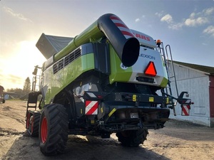 CLAAS Lexion 8800 TT 4WD - Product Image 3