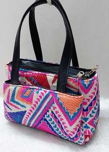 ในกระเป๋าถือผ้าแจ็คการ์ดหนาหลากสีที่ทำจากผ้าฝ้ายแจ็คการ์ด100% เหมาะสำหรับการขายต่อตามร้านค้าแฟชั่น - Product Image 3