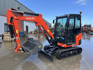 Mini-excavatrice Kubota KX030-4 neuve et d'occasion, idéale pour les travaux légers et lourds, avec pince hydraulique, à vendre. - Product Image 2