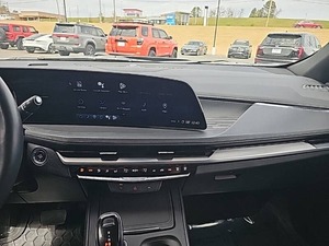 รถแคดิลแลค XT4 สปอร์ต ปี 2024 รุ่นมาตรฐานที่ผลิตมาเพื่อการใช้งาน - Product Image 6