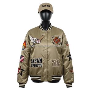 Veste en satin pour femme, tissu lisse couleur kaki, avec empiècements et patchs logo personnalisés brodés. Vestes en satin pour femme. - Product Image 6