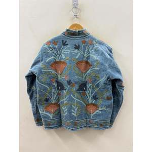 เสื้อแจ็คเก็ต Autumn Garden of Dusk ปักมือลาย Suzani ผ้ากำมะหยี่สีน้ำเงินสเลทแบบซักได้ - Product Image 3