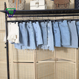 All'ingrosso di seconda mano Mini abbigliamento gonne per le donne di colore chiaro moda Casual balle estive vestiti usati per adulti - Product Image 1