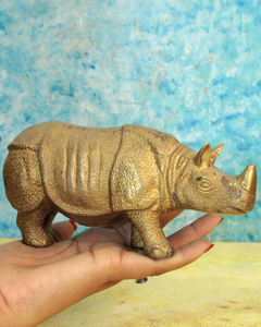 AK Brass Classic Premium Quality Rhino Showpiece Escultura decorativa de mesa de alto detalle - Product Image 1