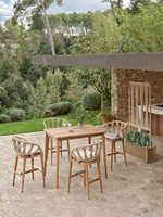 Ensemble de table de bar d'extérieur en teck massif Joanne avec style tressé simple et finition naturelle