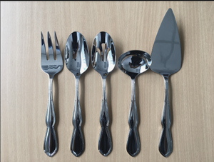 Ensemble de couverts en acier inoxydable martelé moderne et unique, cuillères et fourchettes argentées pour les fêtes par Khanh Dang - Product Image 6