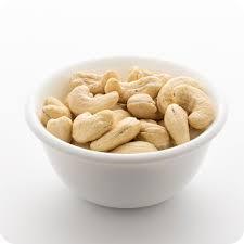 Nueces de anacardo crudas sin tostar ni saladas, naturales, sin gluten, de primera calidad, ideales para exportación y como refrigerio saludable, para uso culinario. - Product Image 5