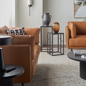 Table d'appoint moderne en verre de forme carrée avec base en métal, parfaite pour le salon, le café, le bureau et les espaces élégants de l'Inde - Product Image 3