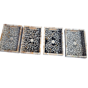 Plateau en bois traditionnel indien avec incrustation naturelle de nacre, poignée en acier, design en résine noire pour la maison et le service - Product Image 6