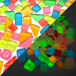 Mosaïque artisanale PLOMA personnalisée 9-24 mm 200g, couleurs mélangées irrégulières, effet lumineux moderne dans le noir, résistante à l'eau, pour bricolage, sous-verres et décoration intérieure - Product Image 1
