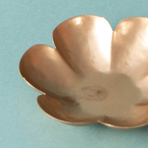 Cuenco Urli dorado de latón grueso Latón exquisito para meditación y relajación contemporáneas y tradicionales - Product Image 3