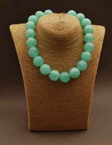 Collier de perles de résine colorées Pièce de bijoux élégante pour les amateurs de mode à la mode et les amateurs d'accessoires - Product Image 3