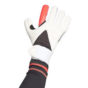 Pakistan Hi-Tech Grip Gants de sport fabriqués avec précision allemande Gardien de but avec une forte adhérence et une protection des doigts en latex respirant - Product Image 1
