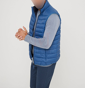 Chaleco acolchado ligero de Venta caliente para hombres Cuello sin mangas personalizable Lona de moda de invierno Todos los colores disponibles OEM - Product Image 4