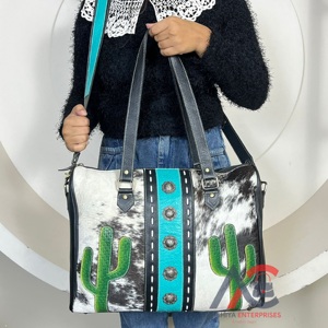 กระเป๋าโท้ทหนังวัวแท้สไตล์ตะวันตก  งานแฮนด์เมดอเนกประสงค์  กระเป๋าเดินทางขนาดใหญ่  กระเป๋าสะพายไหล่หนังขนสัตว์สำหรับทุกเพศ - Product Image 1