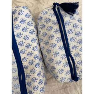 Bolsa Organizadora de Maquillaje Vintage Azul Buti, Estuche Cosmético Portátil de Gran Capacidad con Cierre de Cremallera, Estuche con Logotipo de Patrón Geométrico - Product Image 3