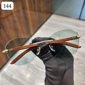 Lunettes de soleil à verres verts personnalisés VVS Clarity D Color Moissanite Diamond Cut High Quality Craftsmanship Anti-Reflective - Product Image 1