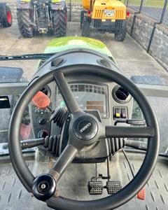 Tractor Agrícola Claas Ares 657 ATZ 75HP del 2006 con Motor y Caja de Cambios - Product Image 3