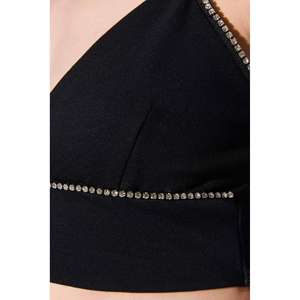 Blusa Corta Casual con Adornos de Piedras y Logotipo Frontal - Product Image 4