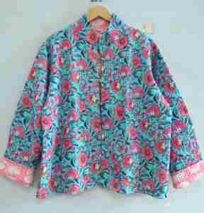 Veste d'hiver pour femme réversible en coton doublé, faite à la main, tissée, matelassée, écologique, avec boutons, imprimé floral en blocs, manches longues - Product Image 1