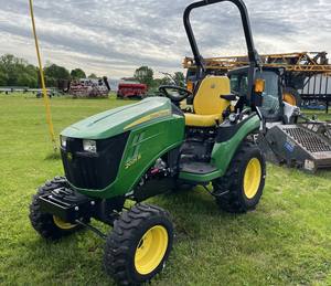 Nuevo Tractor Agrícola John Deere 2025R con Tracción en las 4 Ruedas, Motor y Rodamientos, Maquinaria Agrícola Automática - Product Image 3