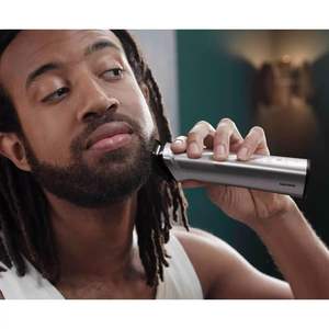 Tondeuse et rasoir multi-usages 16-en-1 Série 7000 pour visage et corps avec fonction ionique pour lisser, boucler, sécher et coiffer - Product Image 2