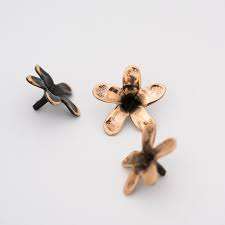 Presse-papier en laiton au Design floral pour décoration de Table presse-papier en métal au nouveau look presse-papier en métal - Product Image 3