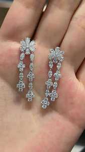 Boucles d'oreilles florales en diamant de laboratoire taille marquise 2,50 ct, or 14 carats, certifiées IGI, bijoux de mariage indiens par Apricot Jewels - Product Image 4