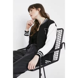 Veste universitaire pour femmes de haute qualité, broderie de logo personnalisée, matelassée, coupe-vent, longue, automne et hiver - Product Image 3