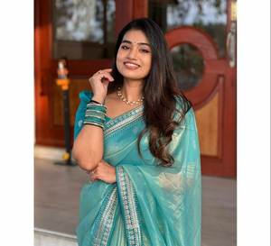 Elegante Sari de Bollywood con Blusa, Bordado de Encaje, Tela de Viscosa Suave Pura con Base de Zari para Fiestas, Ropa India - Product Image 4