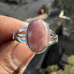 Anillo de Compromiso y Aniversario con Rodocrosita Natural, Plata de Ley 925, Engaste en Bisel Hecho a Mano, Estilo Bohemio - Product Image 1