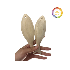 Sculptures de poissons en bois au look vintage en gros de qualité supérieure pour les accents de maison - Product Image 1