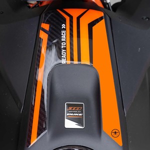 Protezione Serbatoio 3D per KTM 1390 Super Duke R 2024, Adesivo Resistente per Modello 2024 - Product Image 1