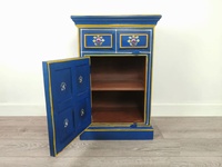 Armoire en bois massif artisanale Kusum Art, finition peinte à la main, design moderne, portes Shaker, personnalisable, meubles de style farmhouse pour la maison