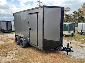 Remolque de Carga Cerrado de 6X12 con Capacidad de Carga de 7000 lb para Contratistas y Empacadores que Necesitan Seguridad, Compacto, Resistente y Fácil de Remolcar - Product Image 2